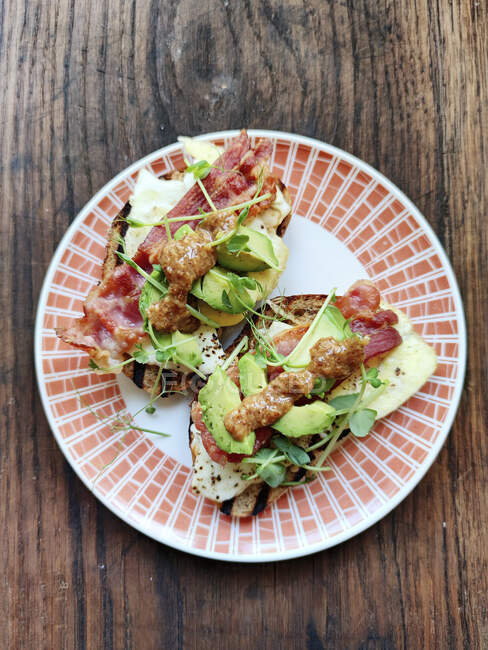 Bacon and avocado bread — Stock Photo