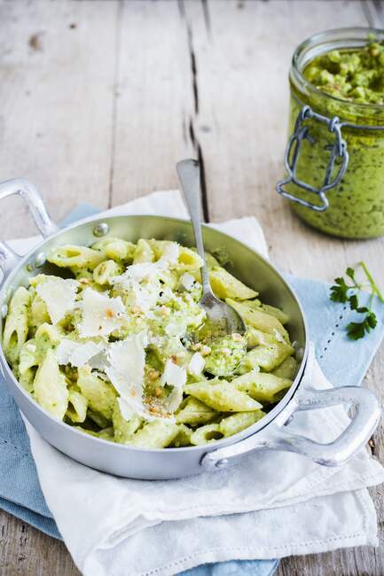 Penne with zucchini pesto and parmesan cheese — Stock Photo