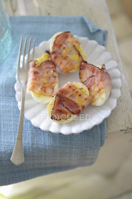 Eggs wrapped in bacon — Stock Photo