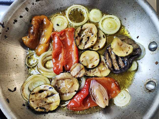 Antipasti légumes dans une casserole — Photo de stock
