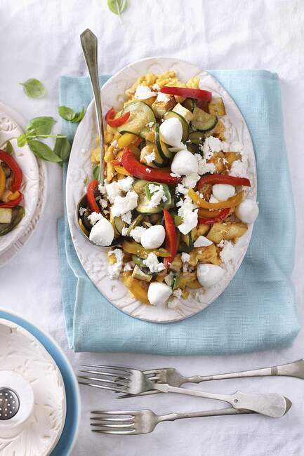 Savoury Kaiserschmarrn, shredded pancake from Austria with sliced courgette, peppers, tofu, feta, and mozzarella — Stock Photo