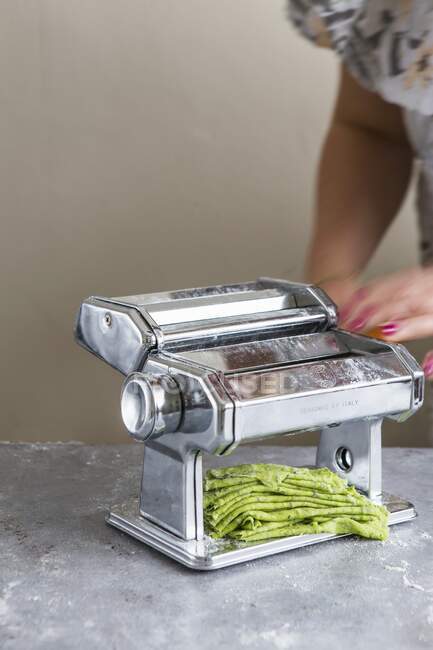 Wild garlic tagliatelle, homemade using a pasta machine — Stock Photo