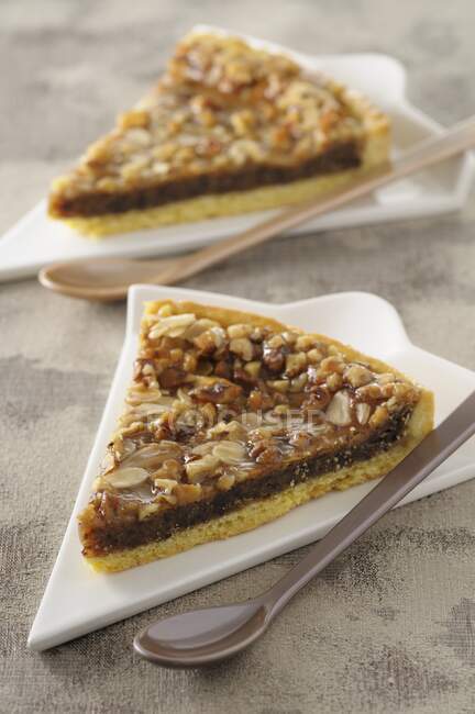 Dried fruit and nut tart — Stock Photo