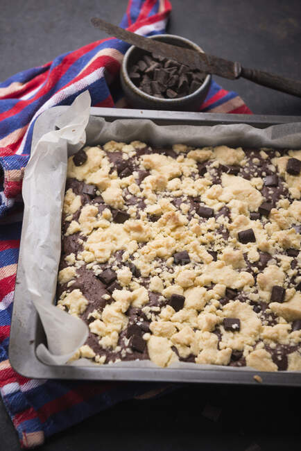 Vegan chocolate and vanilla brookie with dark chocolate chips — Stock Photo