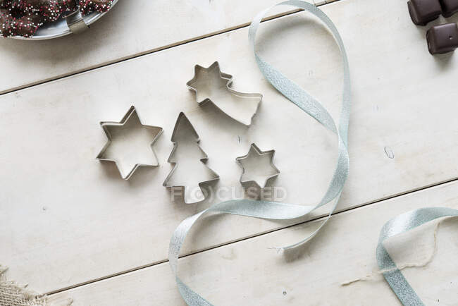 Cutters and ribbon on a white surface — Stock Photo
