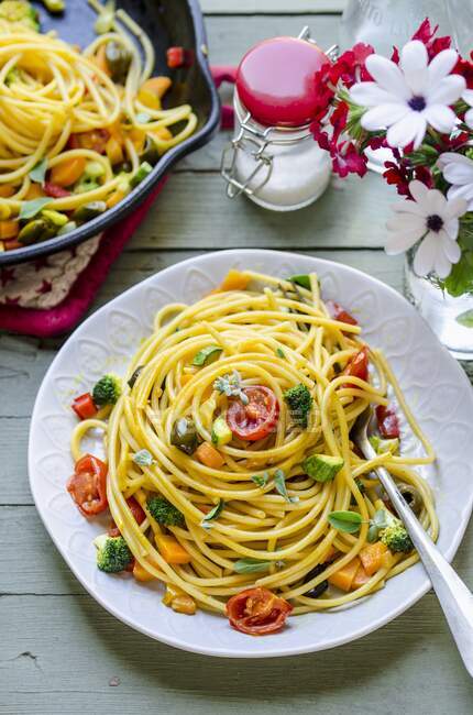 Rainbow spaghetti with vegetables — Stock Photo