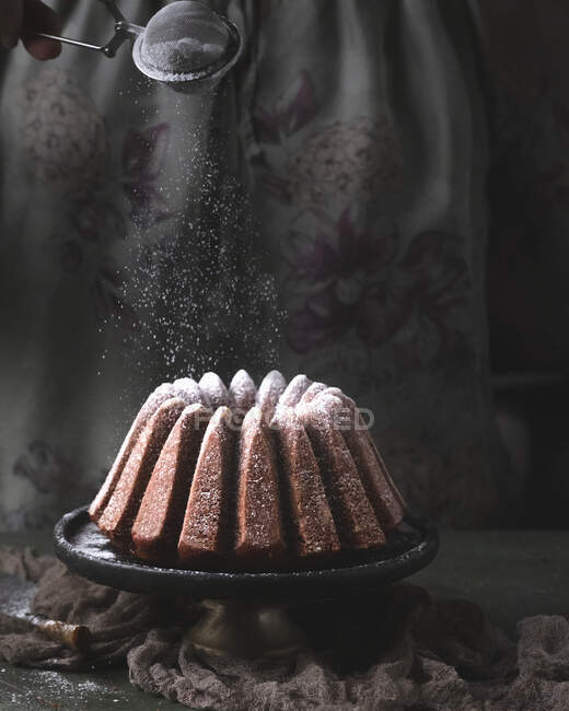 Bundt cake with dusting powdered sugar — Stock Photo