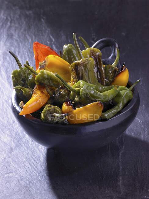 Fried pepper in a ceramic bowl — Stock Photo