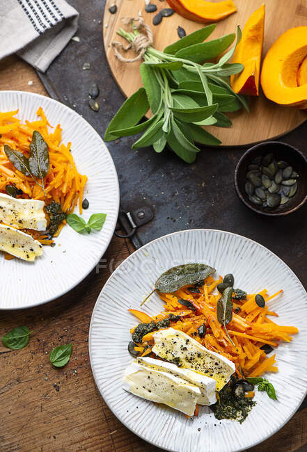 Pumpkin strips with pesto and cheese — Stock Photo