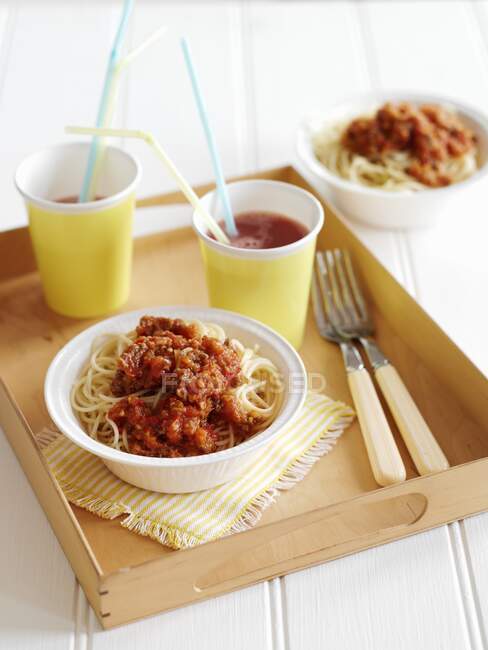 Espaguetis con boloñesa vegetariana - foto de stock