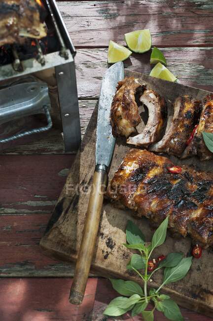 Grilled Thai-style ribs with chili — Stock Photo