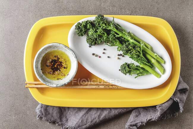 Cooked purple broccoli with olive oil and spices — Stock Photo