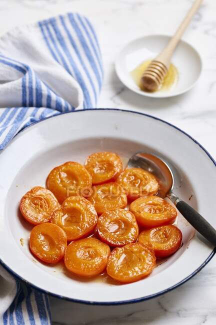 Honey baked apricots close-up view — Stock Photo