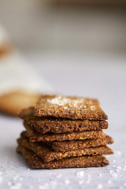 Cracker fatti in casa senza farina, a base di mandorle — Foto stock