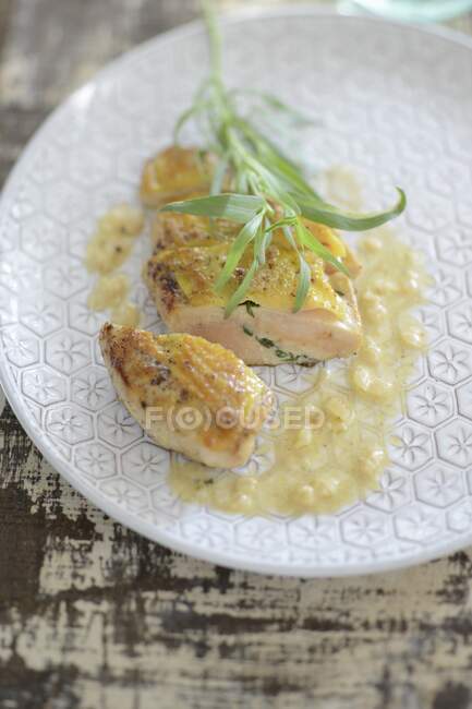 Chicken breast with tarragon — Stock Photo