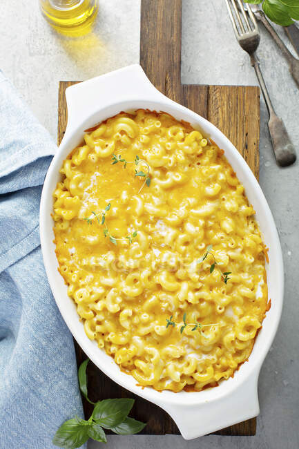 Baked mac and cheese in a large baking pan — Stock Photo