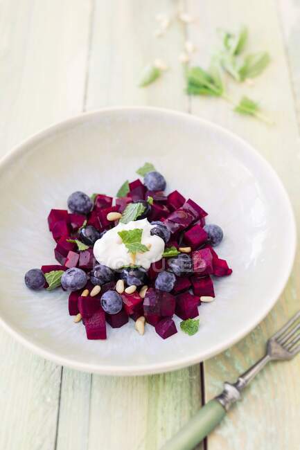 Beetroot and blueberry salad — Stock Photo