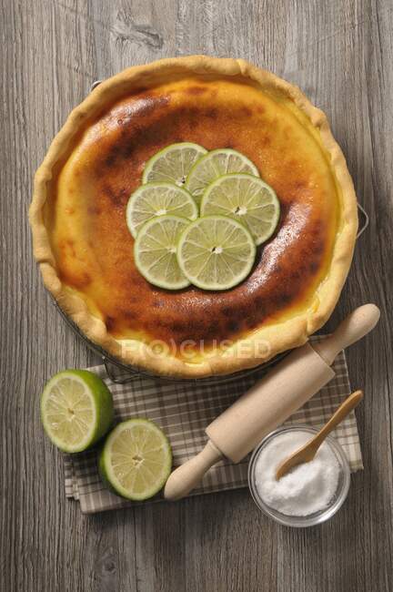 Sable tart with lime (cake, France) — Stock Photo