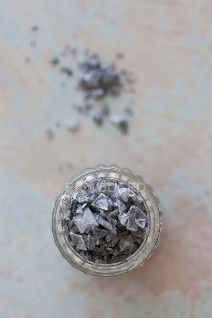 Schwarzes Salz im Glas (von oben gesehen)) — Stockfoto