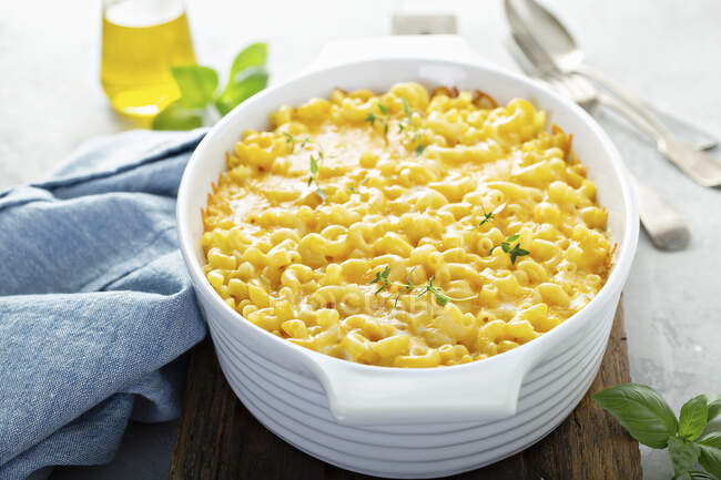 Baked mac and cheese in a large baking pan — Stock Photo
