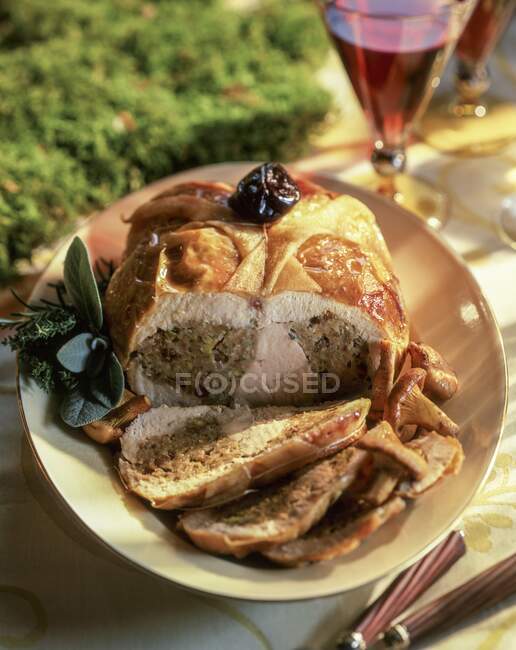 Stuffed roast pork with sage and chanterelle mushrooms — Stock Photo