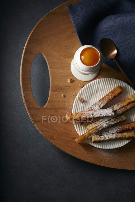 'Dor perdu' com um ovo mergulhado — Fotografia de Stock
