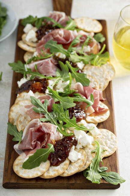 Goat cheese, prosciutto and fig jam snack board — Stock Photo