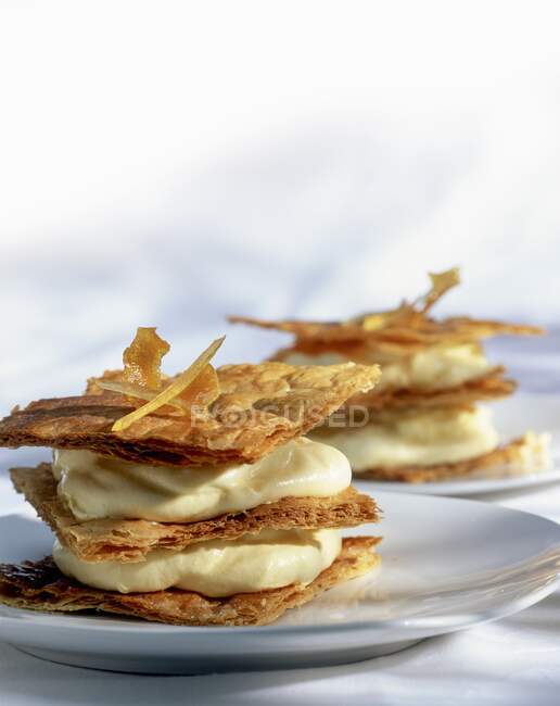 Mile feuilles with vanilla cream — Stock Photo
