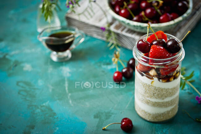 Porridge with fresh summer fruits — Stock Photo