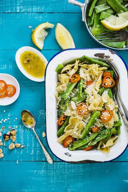 Pasta with green beans and green pepper - foto de stock