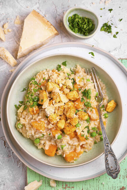 Risotto with pumpkin, chicken and green peas — Stock Photo