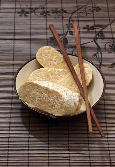 Close up of a bowl of rice cake — Stock Photo