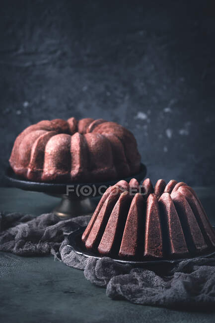 Two gluten-free bundt cakes — Stock Photo