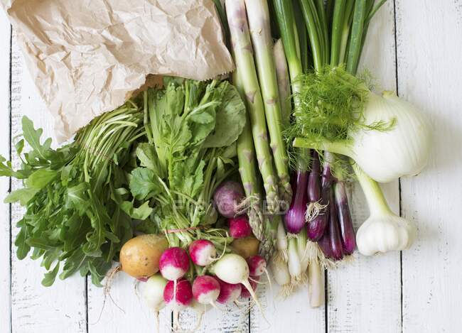 Fresh vegetables on wooden background — Stock Photo