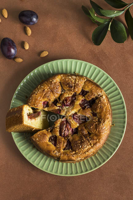 Close-up shot of delicious Sweet plum and almond pie — Stock Photo