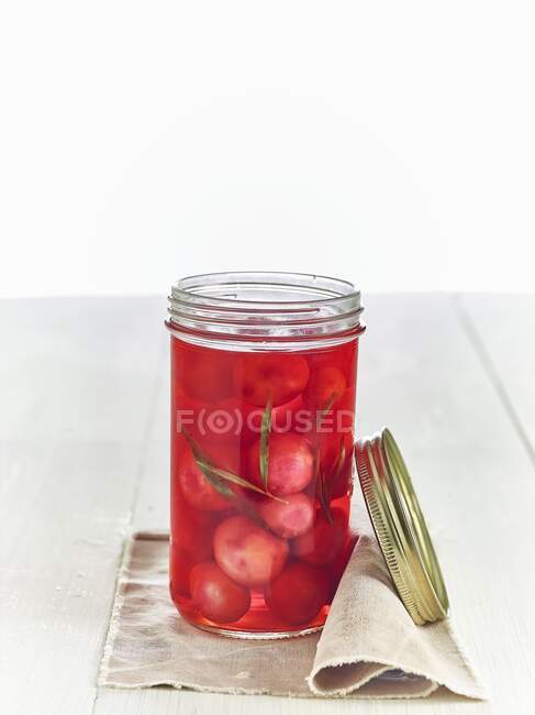 Lacto fermented radishes with tarragon — Stock Photo