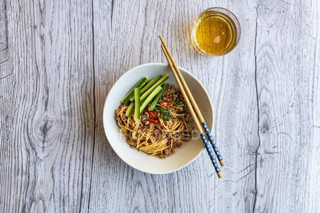 Noodles with ground pork and Sambal Oelek — Stock Photo