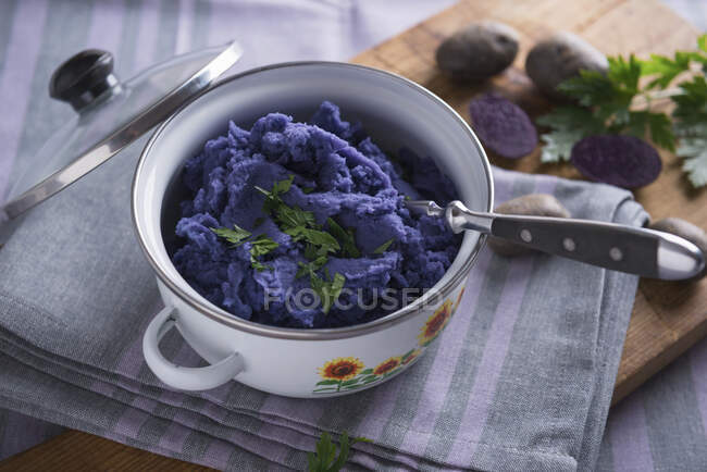 Веганское фиолетовое пюре из сорта картофеля 