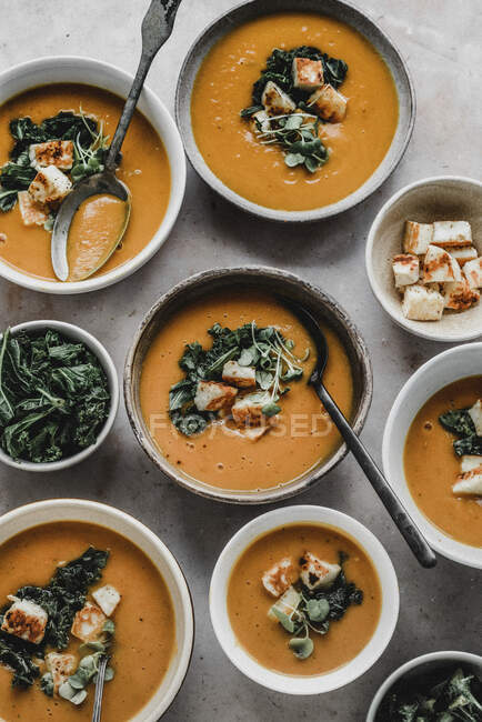 Pumpkin cream soup with kale and halloumi cheese — Stock Photo