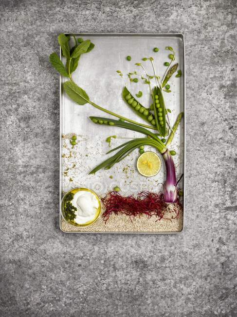 Ingredientes para fazer hambúrgueres de quinoa (quadro alimentar) — Fotografia de Stock
