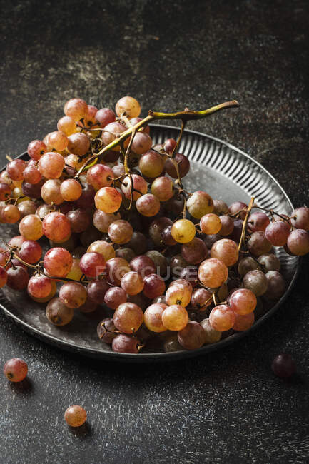 Vista de cerca de uvas frescas - foto de stock