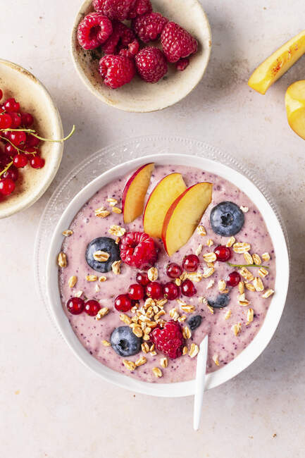 Pink smoothie bowl top view — Stock Photo