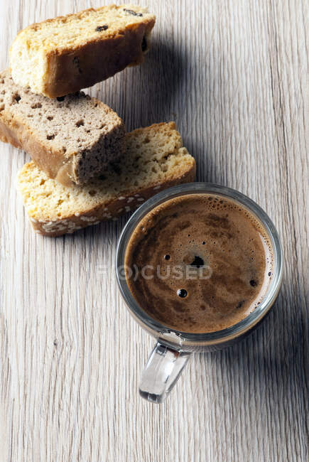 Espresso coffee with biscotti — Stock Photo