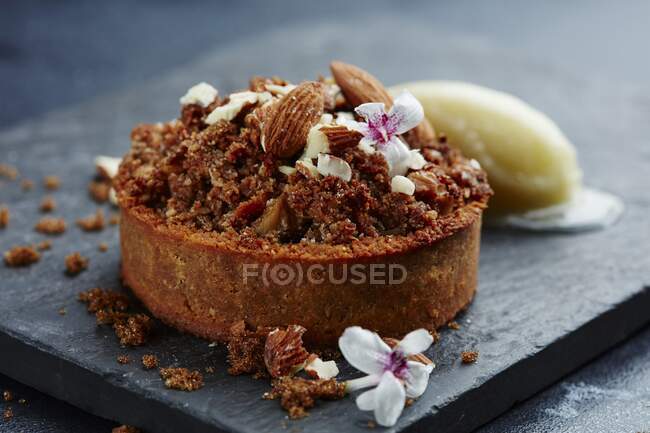 Almond cake with flowers — Stock Photo