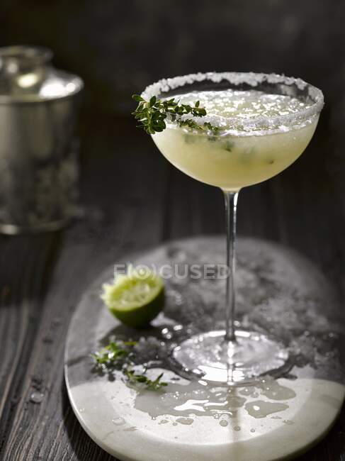 Margarita cocktail with crushed ice and thyme in glass — Stock Photo