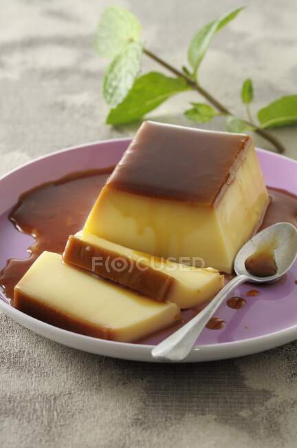 Flan au caramel close-up view — Stock Photo