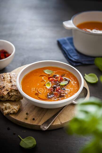 Tomato and paprika soup with olive oil and bread — Stock Photo