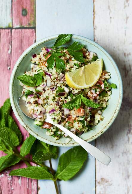 Tabouleh with fresh mint, parsley and lemon — Stock Photo