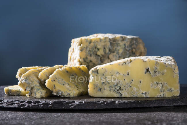 'Blue Lagoon' blue cheese on slate board — Stock Photo
