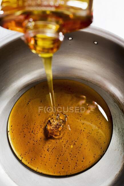 Syrup being poured into a bowl — Stock Photo